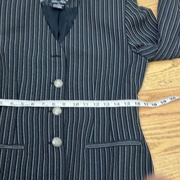 ADOLFO‎ ATELIER PETITE PINSTRIPE  SKIRTSUIT SIZE 8 - Picture 10 of 11